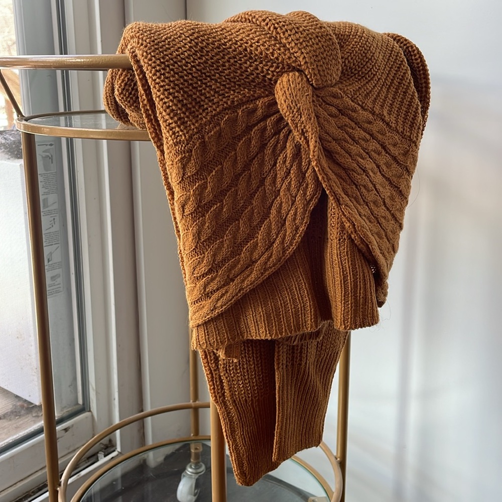 NWT cinnamon brown caramel gingerbread highlow knot front v neck cropped sweater